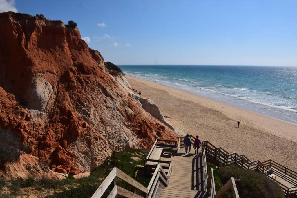 אלבופיירה Buganvilia Apartment Praia Da Falesia מראה חיצוני תמונה