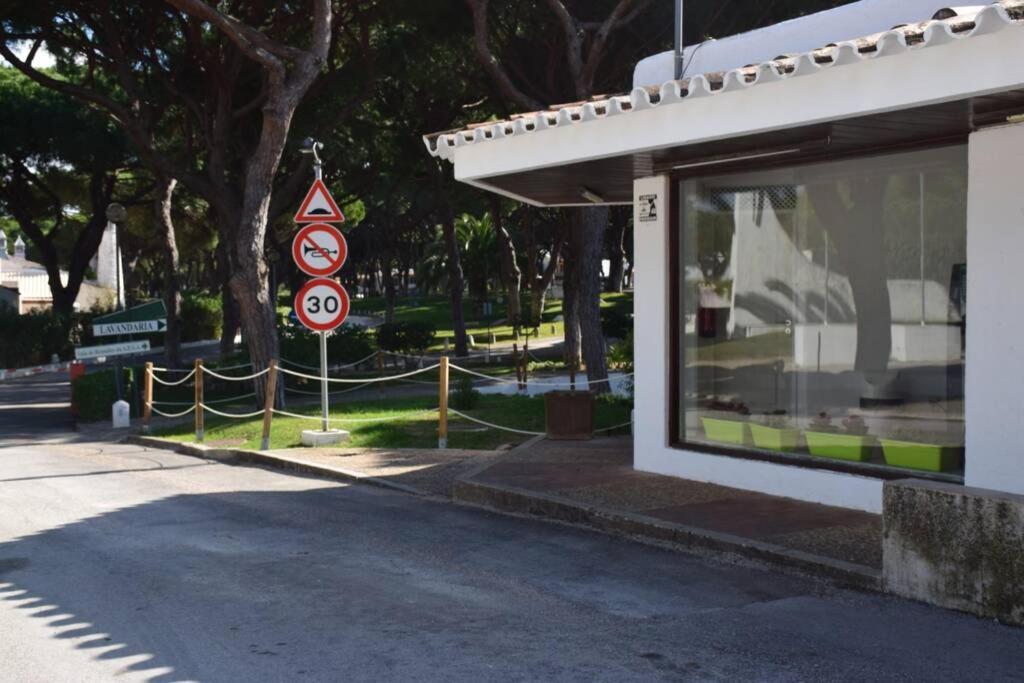 אלבופיירה Buganvilia Apartment Praia Da Falesia מראה חיצוני תמונה